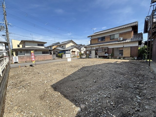 広々とした敷地を活かし、ゆとりある建築プランが可能です。