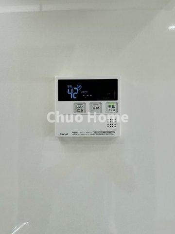 【給湯リモコン】外での一日を忘れさせてくれるオートバス機能でお好みの湯量・温度に調整された浴槽。