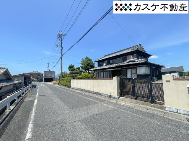 約6ｍ幅の全面道路。駐車もしやすいです。