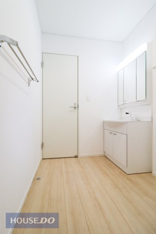 【脱衣所】洗面脱衣所はゆったりとしたスペースで使いやすいです。