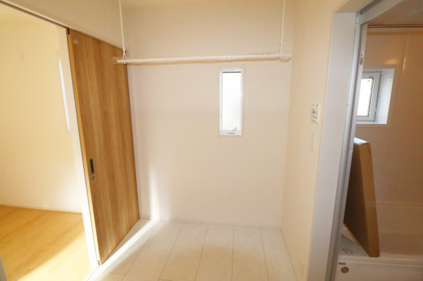 【郡山市芳賀３丁目　　　２号棟　　　芳賀小学校、郡山第４中学区の洗面】