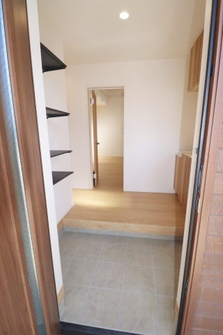 【郡山市芳賀３丁目　　　２号棟　　　芳賀小学校、郡山第４中学区の玄関】