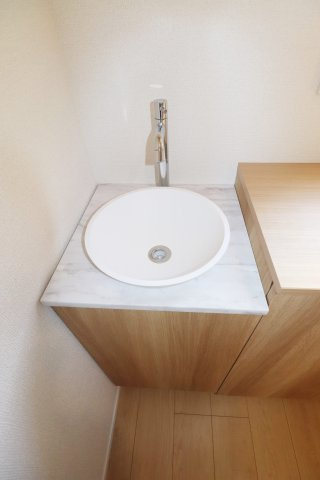 【郡山市芳賀３丁目　　　２号棟　　　芳賀小学校、郡山第４中学区の洗面】