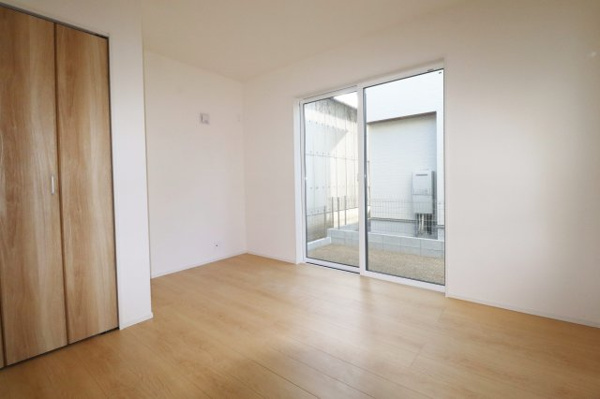 【郡山市芳賀３丁目　　　２号棟　　　芳賀小学校、郡山第４中学区の洋室】