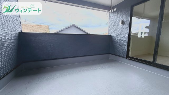 広々ルーフバルコニー付き。テーブルセットを置いて、カフェタイムや日光浴も楽しめます。