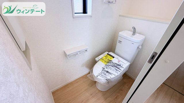 各階にトイレあり。朝の混雑も解消し快適です。