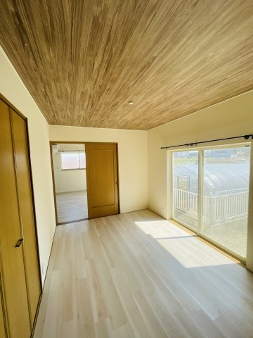 1階の洋室です。玄関から直なので客間としても利用可能