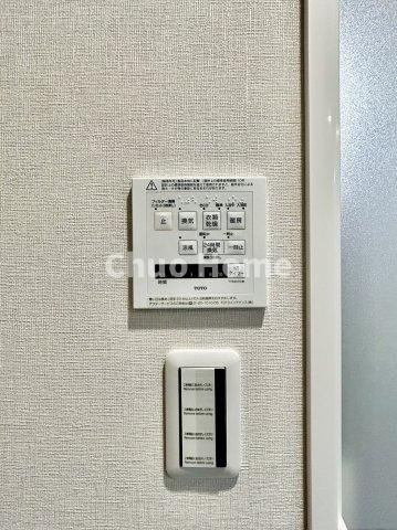 【浴室乾燥機】暖房・冷風・換気・乾燥が可能です。毎日を快適に過ごせるうれしい機能が揃っています。雨の日の洗濯物も安心です。