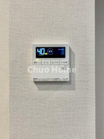 【給湯リモコン】外での一日を忘れさせてくれるオートバス機能でお好みの湯量・温度に調整された浴槽。