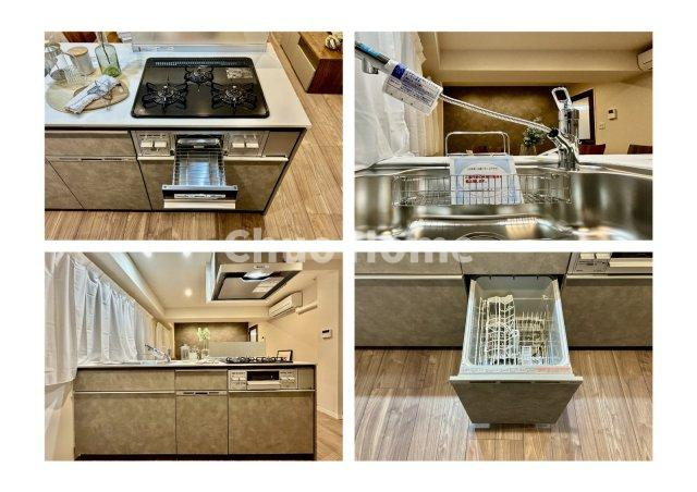 【システムキッチン】ワイドで収納豊富な使い勝手の良いカウンターキッチンには、食洗器や伸縮タイプのキッチン水栓、三ツ口コンロ・魚焼きグリルなどの便利な設備が標準完備されています。