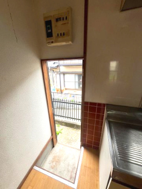 ゴミ出しやちょっとした外作業にも便利な勝手口♪　暮らしに嬉しい機能性を備えています！