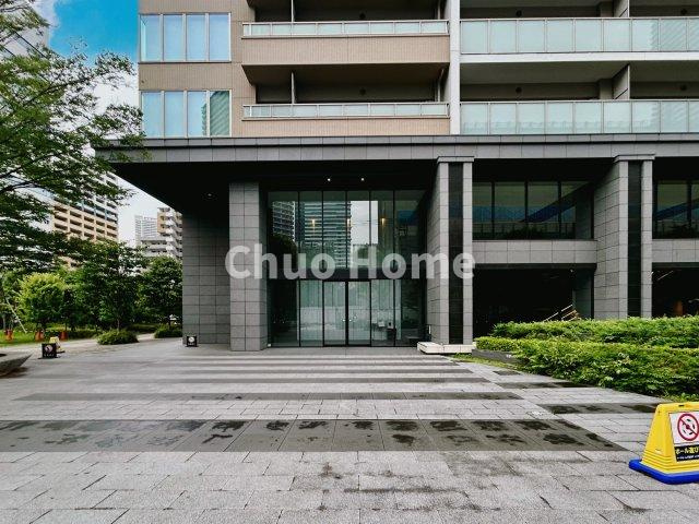 【エントランス】マンションのエントランスは、その物件の印象を決める、顔とも言える場所です。毎日通る場所ですからきれいなのが一番です。