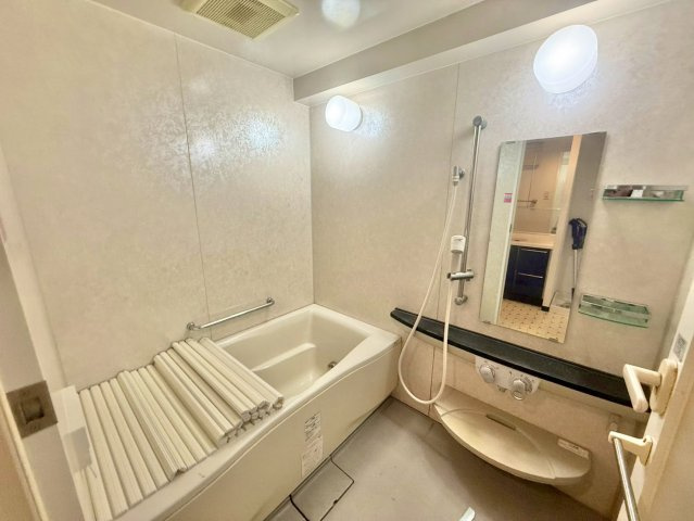 一日の疲れを癒す、ゆったりとした浴室空間。