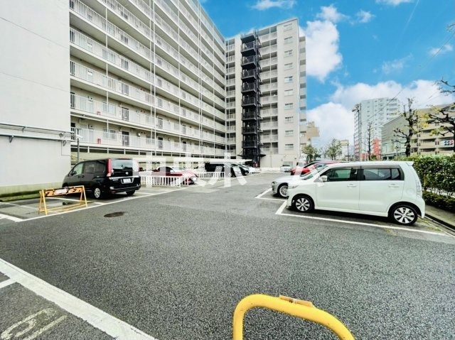 【敷地内駐車場】最新の空き状況や費用などの詳細は担当スタッフまでお問い合わせください。
