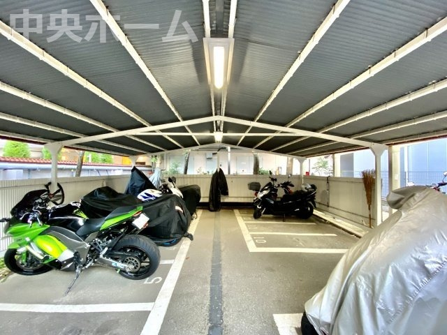 【バイク置場】最新の空き状況や費用などの詳細は担当スタッフまでお問い合わせください。