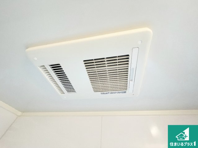 四季を通して快適なバスライフをお手伝いする浴室暖房乾燥機！浴室の乾燥・暖房・涼風・換気はもちろん、24時間換気にも対応！