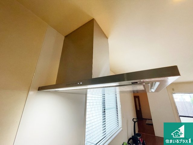 スタイリッシュな印象のフラットタイプ！ＬＥＤ照明付き！
