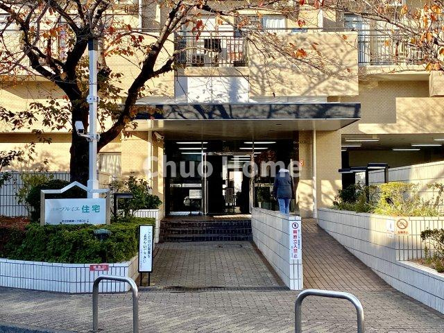 【エントランス】マンションのエントランスは、その物件の印象を決める、顔とも言える場所です。毎日通る場所ですからきれいなのが一番です。
