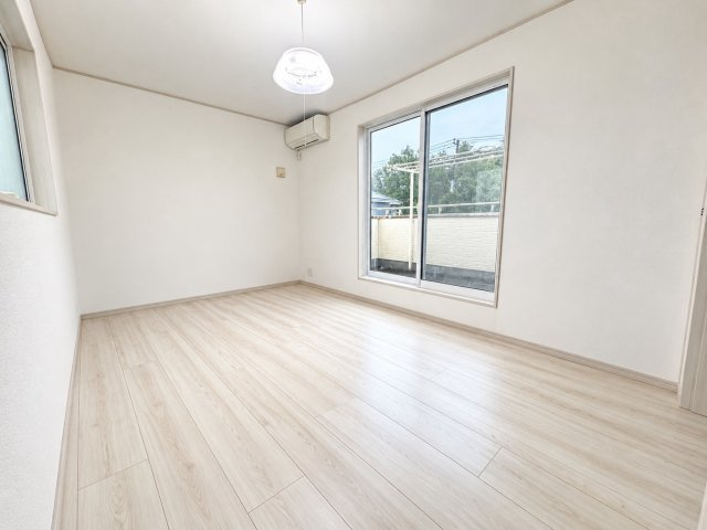 個人の部屋や寝室として使える洋室です