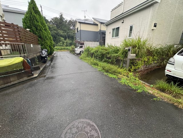 前面道路含む現地写真です