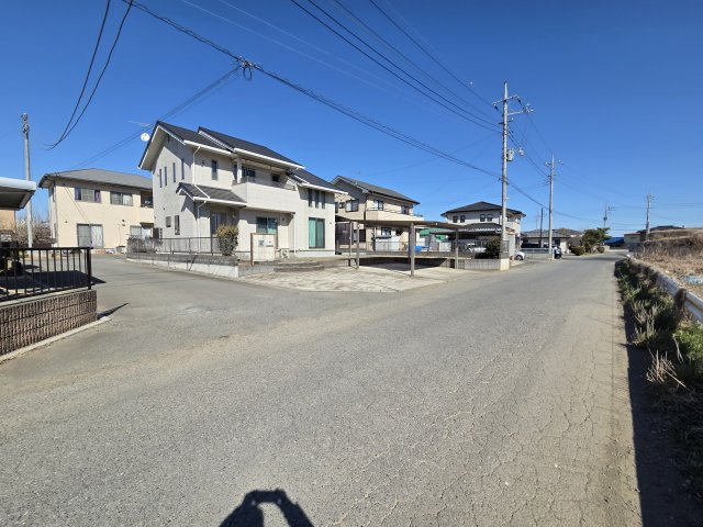 南側前面道路幅員は約6ｍと広々！車通りも少ないので駐車がしやすいですよ♪