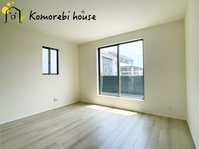 落ち着いて過ごせるお部屋なので、寝室にいかがでしょうか