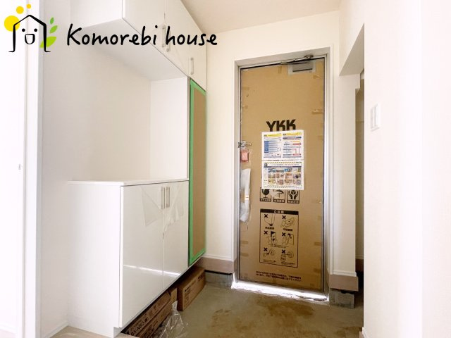 収納もある玄関です