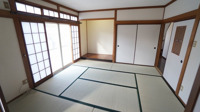 1Ｆの8帖和室　日当たり良好な癒される空間