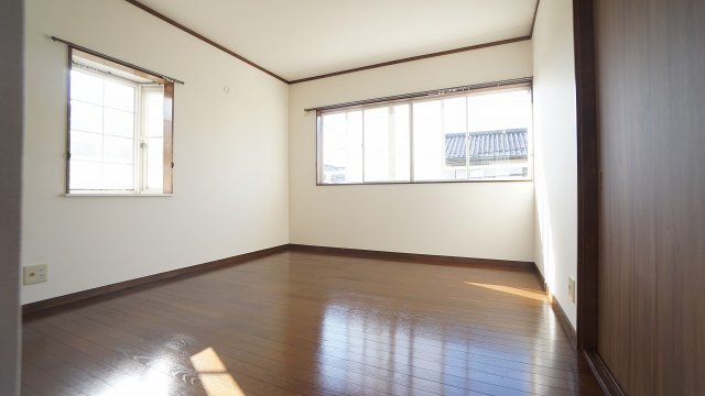 2Ｆの8．7帖洋室（主寝室）　ＷＩＣつながり明るい広々空間