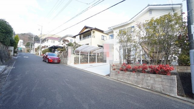 リフォーム済み4ＬＤＫ＋ＷＩＣ戸建て　洗面、浴室、トイレ水まわり新調　日当り、眺望も良好　幹線道路、各生活施設とアクセス良　カーポート駐車場、お庭、物置付き