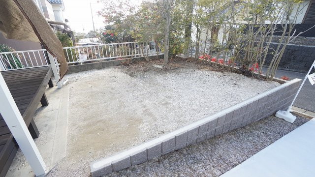 リフォーム済み4ＬＤＫ＋ＷＩＣ戸建て　瀬戸内海が見える団地高台で眺望良好　洗面、浴室、トイレ水まわり新調　日当り、眺望も良好　幹線道路、各生活施設とアクセス良　カーポート駐車場、お庭、物置付き