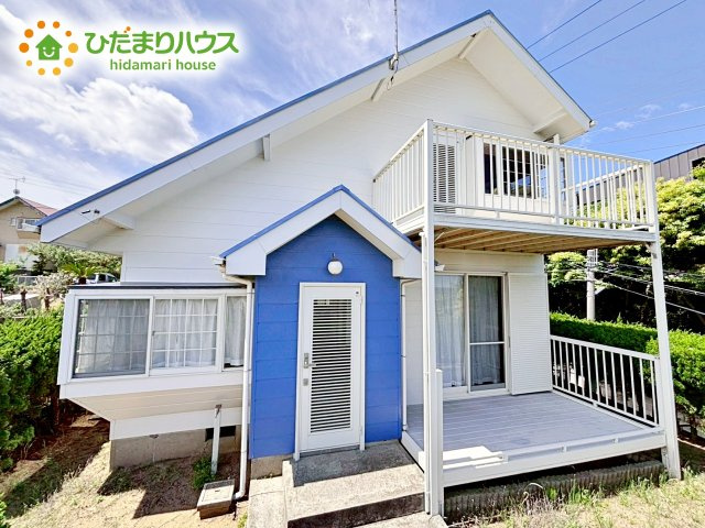 明るい光が差し込む開放感あふれる住まいです。