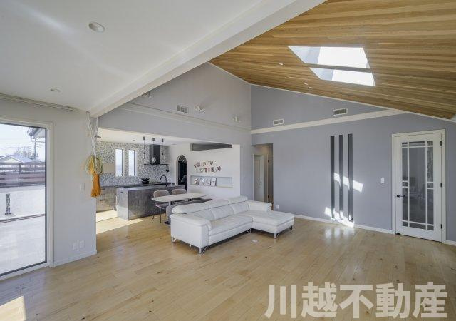 天井高も高く、開放的な空間で家族の団らんが楽しめます