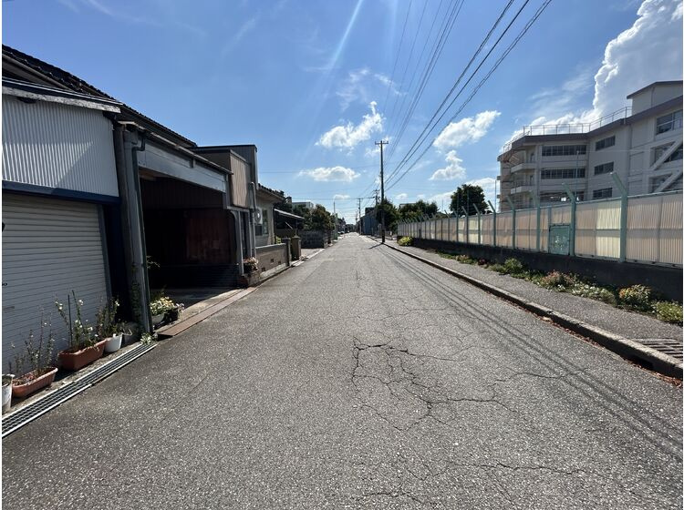 西側前面道路(南向き)