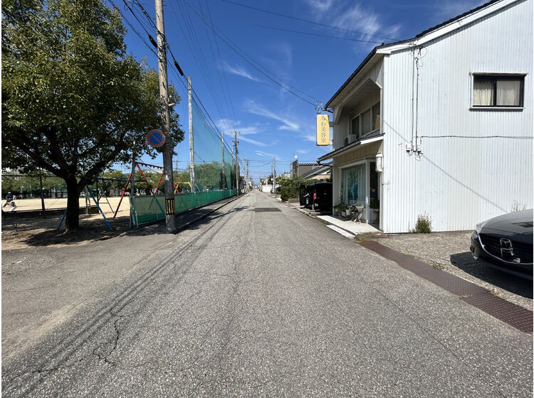 西側前面道路(北向き)