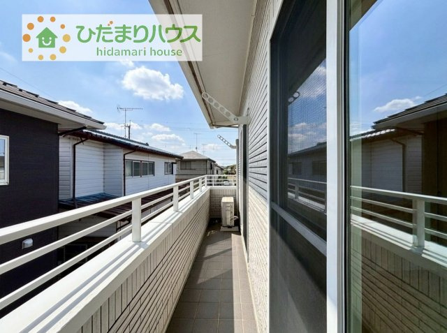 広々としたバルコニー。お洗濯物もぜーんぶ干せちゃいます！！