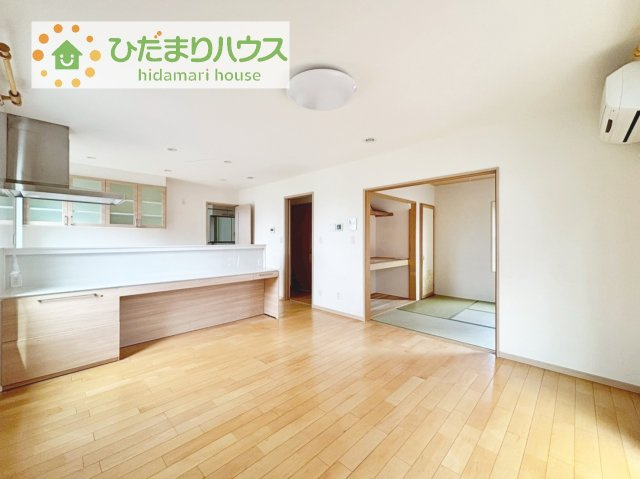 南向きのリビングではぽかぽかの日差しが感じられます☆彡