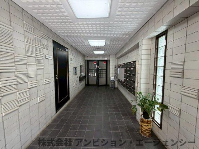 清潔感溢れるエントランス。