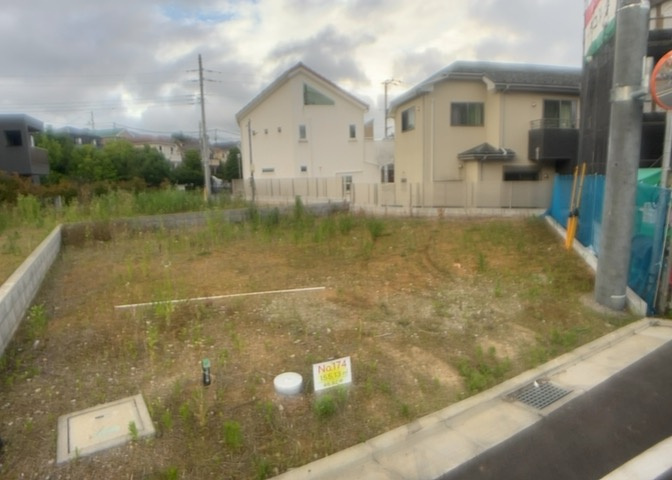 家を建てる前提で土地を探している場合、地盤の丈夫さは譲れない条件の一つです。地盤が脆弱だと追加工事が必要となります。また、過去に地盤沈下や液状化現象を起こした土地は、できるだけ避けた方がいいでしょう。