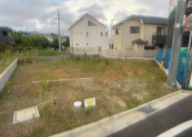 人が暮らすうえで日光は大切な要素となります。日当たりの良さは譲れないポイントですね。併せて近くに大きな建築物の建築予定がないか、あるいはそれが可能な土地が近くにないか事前に確認することもお勧めします。