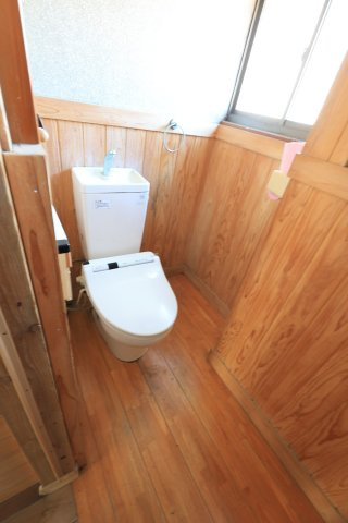 1Fの洗浄機能付きトイレで快適に