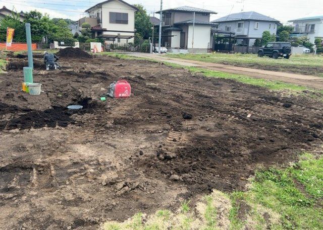 土地の形が極端に長細かったり、狭小地、あるいは道路との高低差がある傾斜地だった場合、後々売ろうとしても買い手がつかない場合もあります。後々、売却することになった時に価値の下がらない土地を選びましょう。