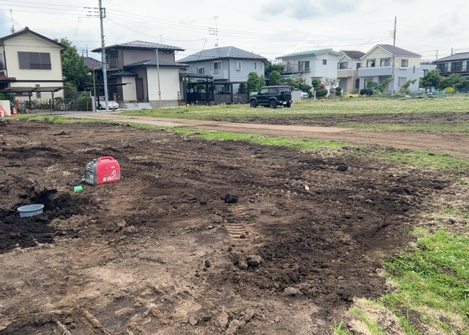 土地の面積＝住宅面積ではありません。建ぺい率の問題などで、土地のある場所によって住宅を建てられる面積は限られています。高さもしかり、「土地」という言葉の中には、建築条件も含まれると考えておきましょう。
