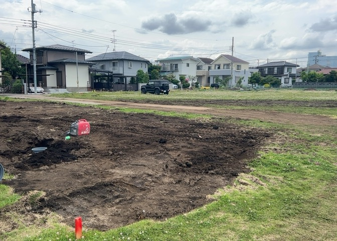 土地を買う際、住む地域の自治体や福祉の補助制度にも注目してみましょう。子供や老人の医療補助やゴミ出しのルールなど、自治体によってルールに大きな違いがあるため、暮らしやすい土地で判断するとよいでしょう。
