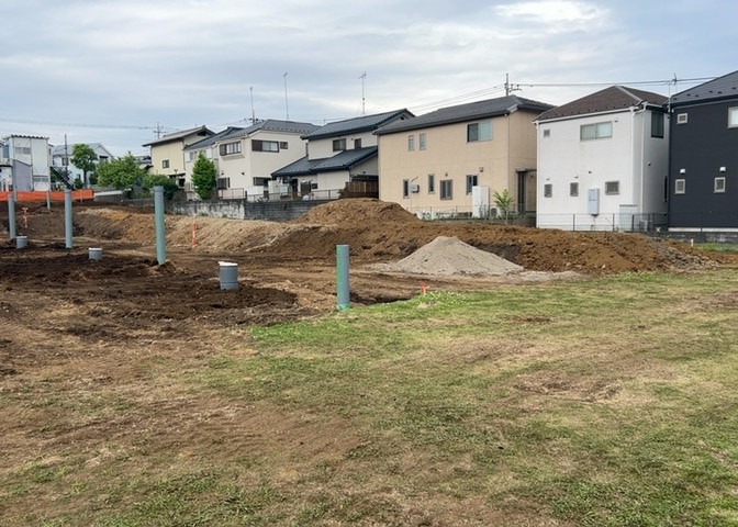隣家の土地はどうなっているのか、生活利便施設が近くにあるのか、学校まで近いかなど、お客様のライフスタイルにあわせたイメージが重要です。また、近くにあると困る施設が近くにないかも確認するといいでしょう。