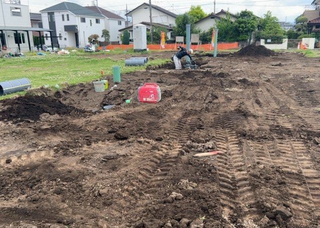 家を建てる前提で土地を探している場合、地盤の丈夫さは譲れない条件の一つです。地盤が脆弱だと追加工事が必要となります。また、過去に地盤沈下や液状化現象を起こした土地は、できるだけ避けた方がいいでしょう。