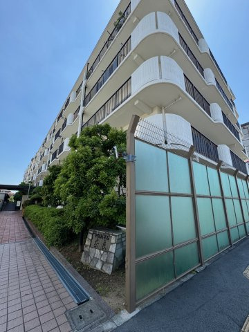 ◆1階角部屋♪　全てのお部屋がバルコニーに面しており明るく風通し良好♪　