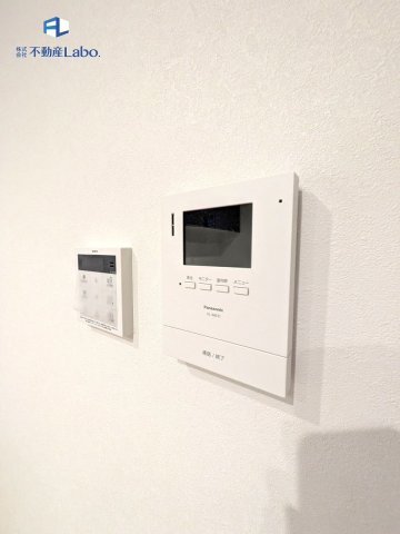 ●カラーモニター付きインターフォン●　　録画機能も付いているので、ご不在時も安心♪