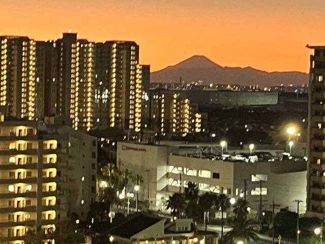 夕景　西側　富士山アップしました。