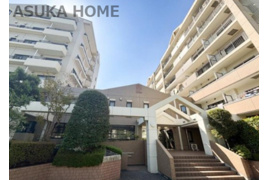 新山下ベイシティ６号棟の外観